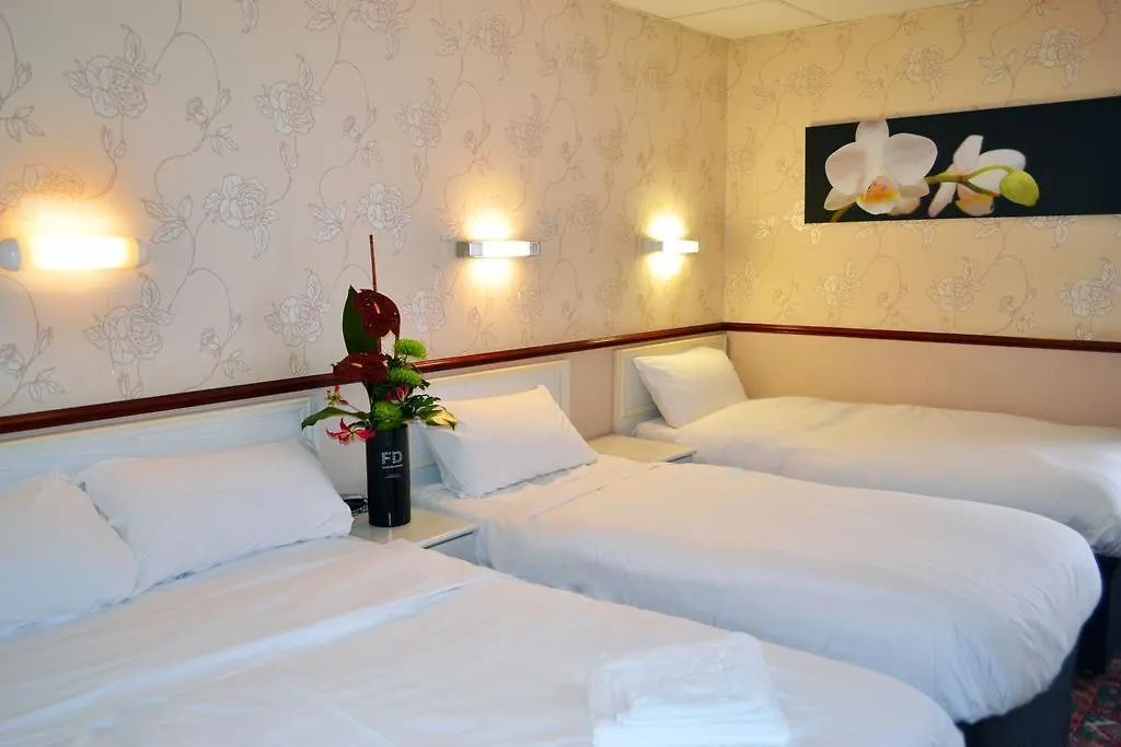 Lyndene Hotel Blackpool 3*,