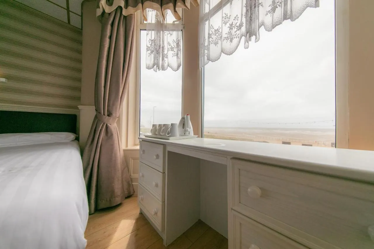 Lyndene Hotel Blackpool 3*,