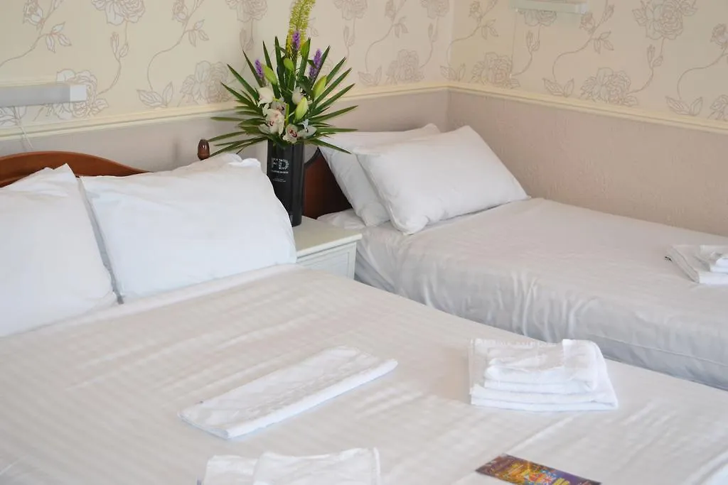 Lyndene Hotel Blackpool 3*,  United Kingdom